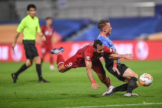 往事不堪回首！哈兰德职业生涯前16场比赛0球0助