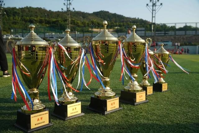 西媒：皇马球探抱怨500欧月薪太低